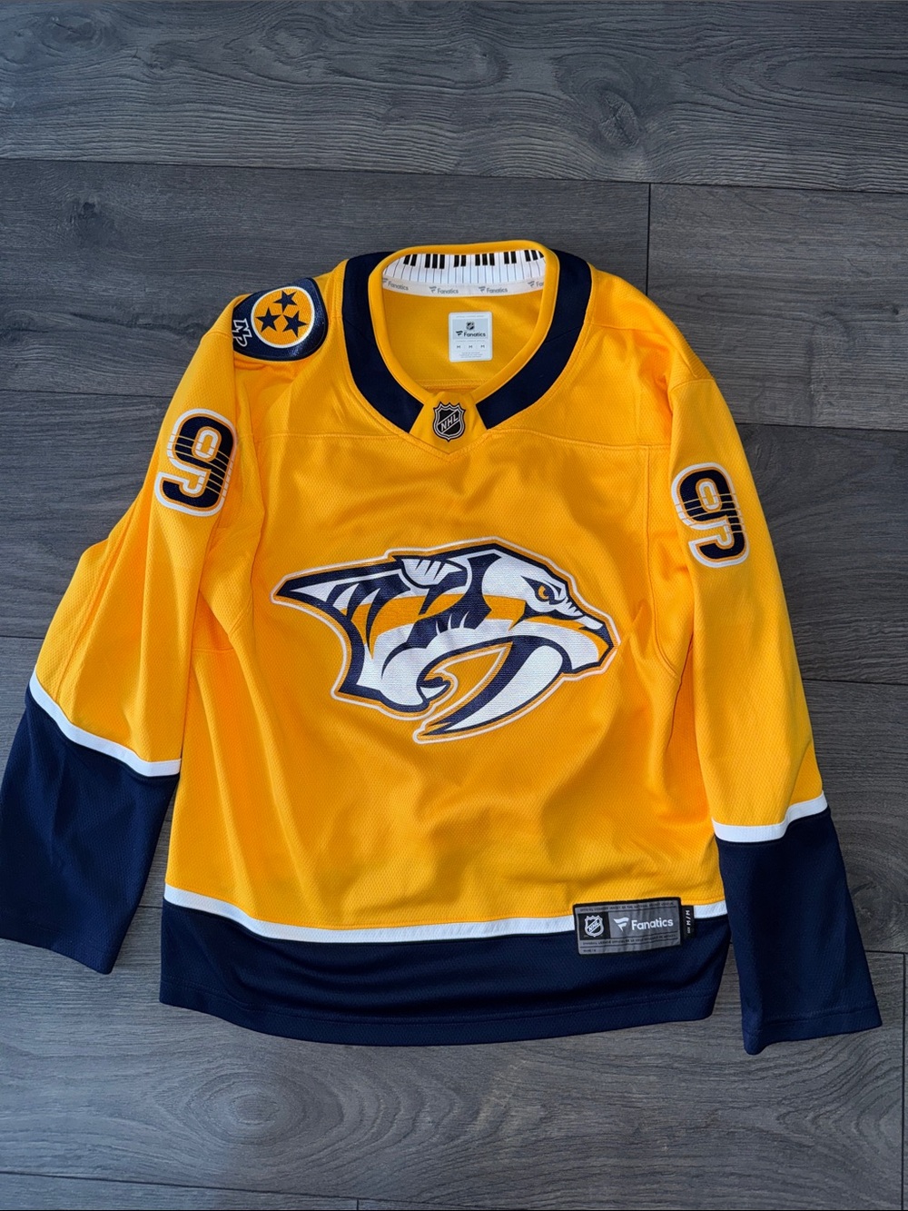 Nashville Predators Gold Hockey Jersey - Number 9 Forsberg men’s medium